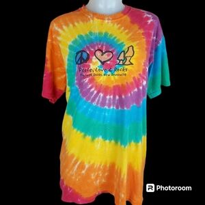 Tie dye vintage Y2K Peace Love Rocks mushroom heart tee
